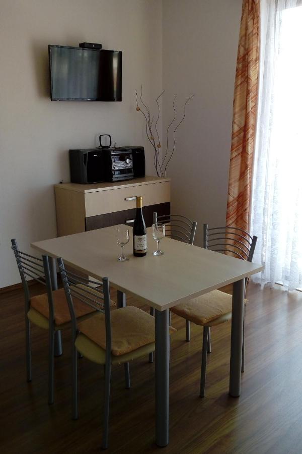 Apartments With A Parking Space Igrane, Makarska - 13535 Eksteriør billede